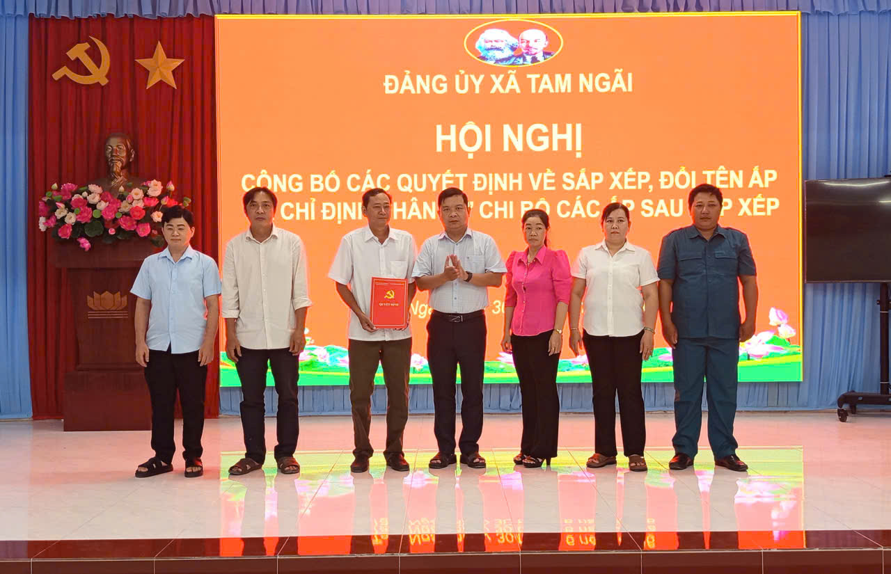 Đảng ủy xã Tam Ngãi hội nghị công bố các quyết định về sắp xếp, đổi tên ấp và chỉ định nhân sự chi bộ các ấp sau sắp xếp